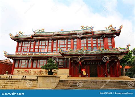 Kaiyuan Temple: Ancient Buddhist Sanctuary and Architectural Marvel!