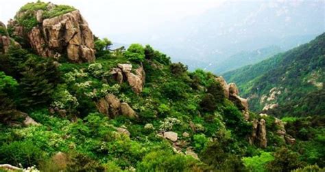 Shimen Mountain Scenic Area: A Majestic Playground for Nature Enthusiasts and Adventurous Souls!