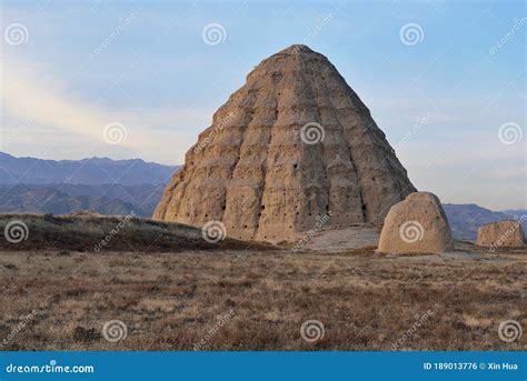 The Western Xia Imperial Tombs: Ancient Majesty Amidst Rolling Desert Hills!