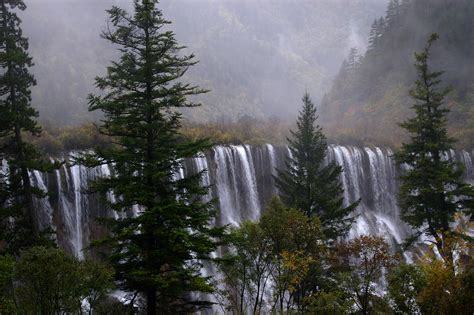 Wangjiayan Scenic Area: Stunning Cliffs and Misty Waterfalls for an Unforgettable Hiking Experience!